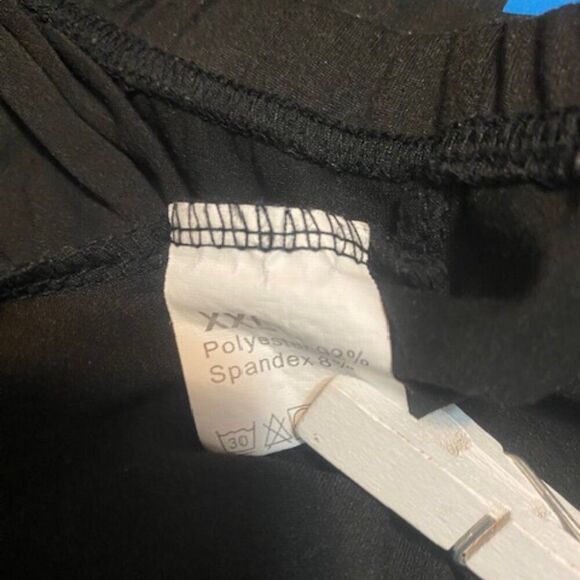 Black shorts with PINK writing, size XXL - Picture 3 of 4